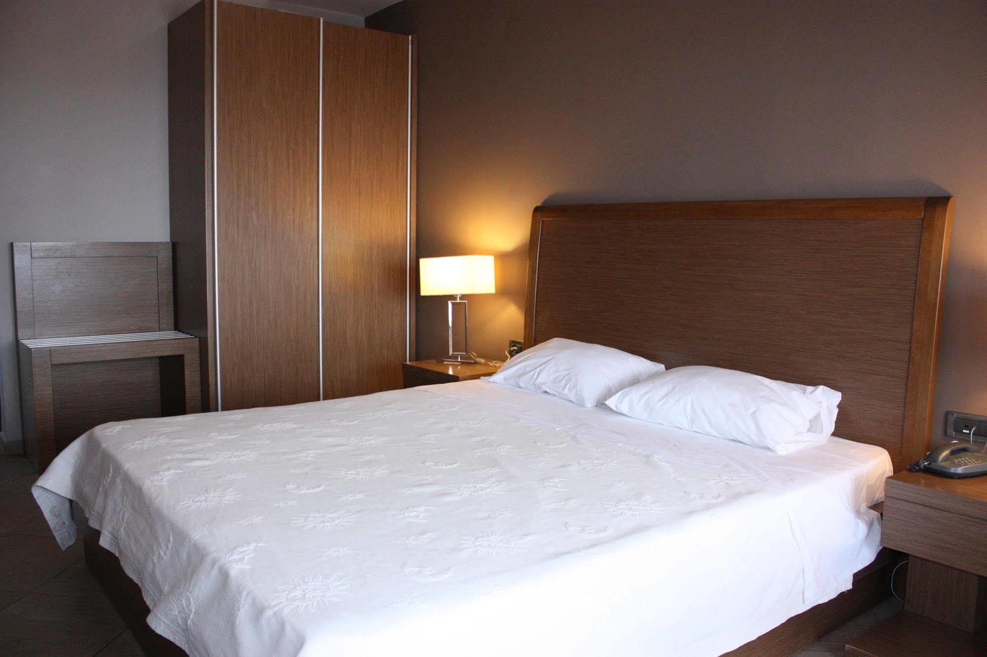 Hotel Cariatis Nea Kallikrateia Экстерьер фото